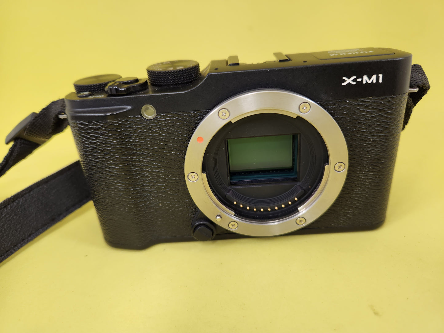 Fujifilm x-M1 body only with original Fujifilm battery