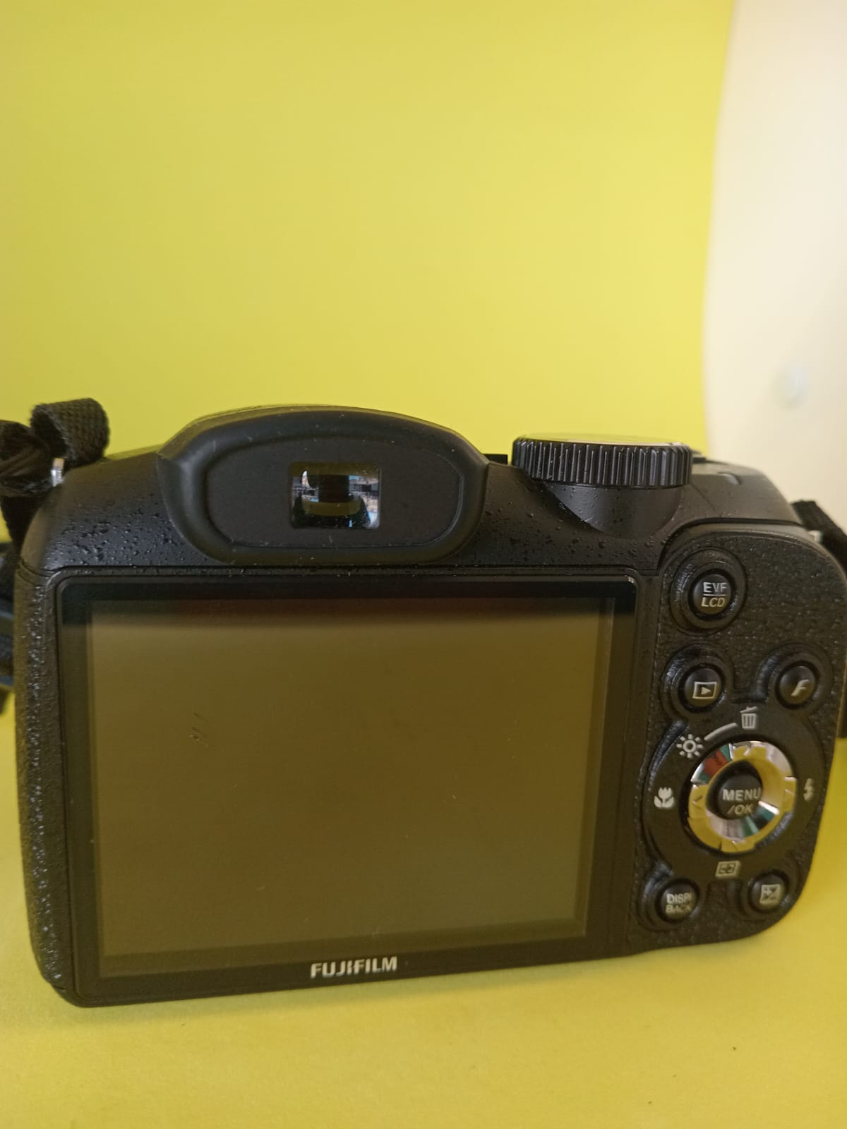 Fujifilm FinePix S Series S2950 14.0MP Digital Camera (90mm Lens)