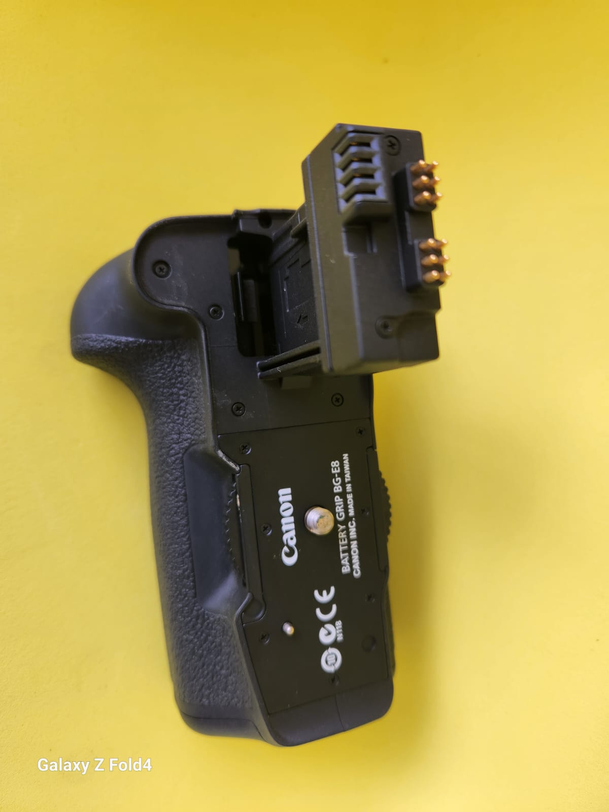 Used Canon BG-E8 Battery Grip