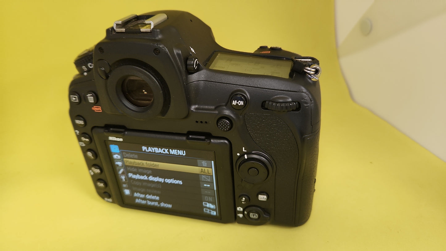Nikon body D850 with charger Working perfectly very good condition