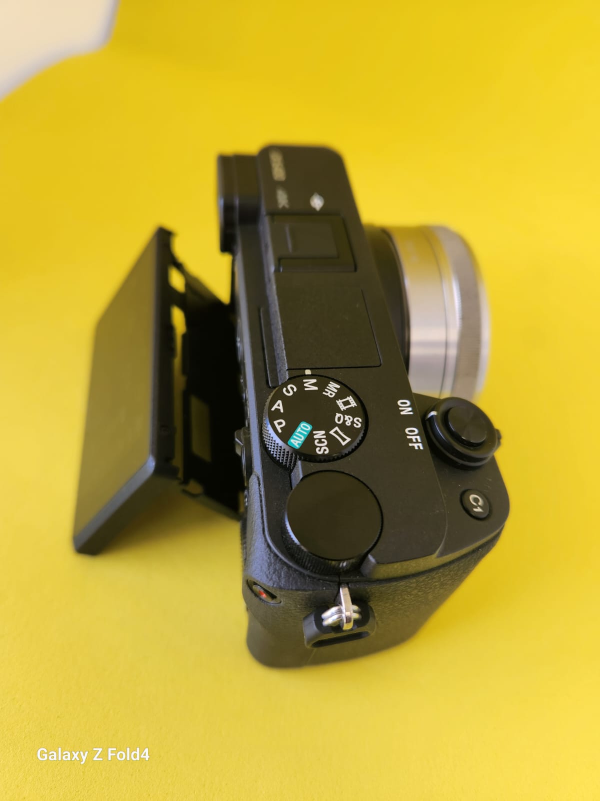 Used Sony a6400 Mirrorless Camera in Black with 16/2.8mm Lens