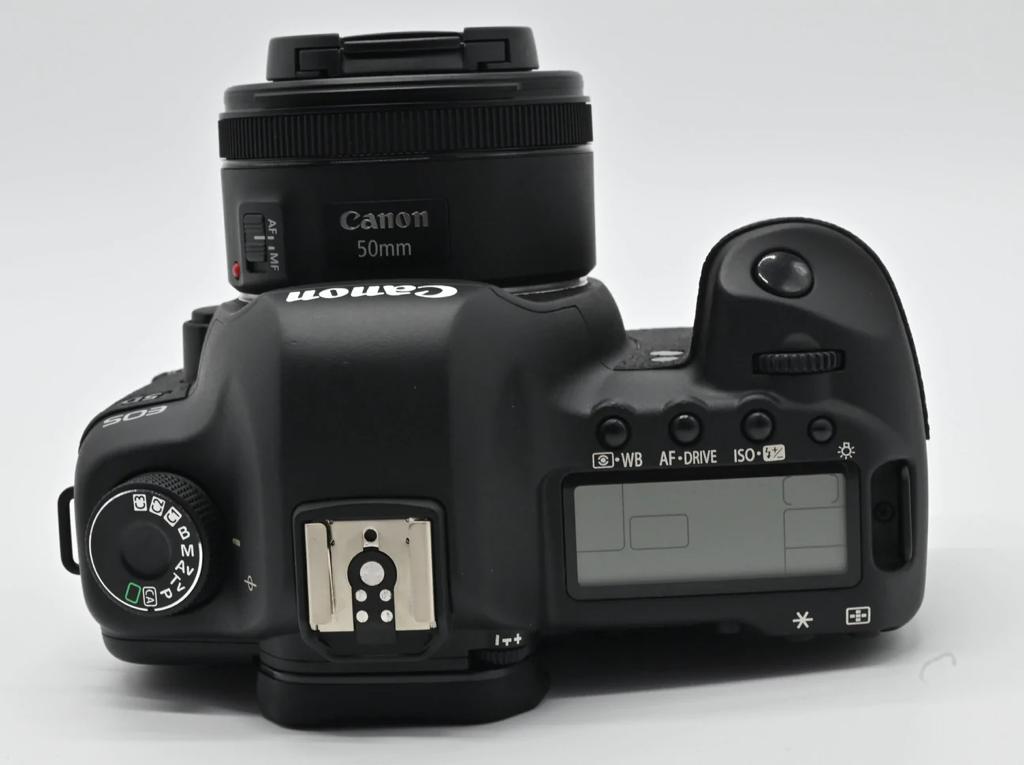 CANON EOS 5D Mark II + Lens 50mm f1:8 STM lens (used)